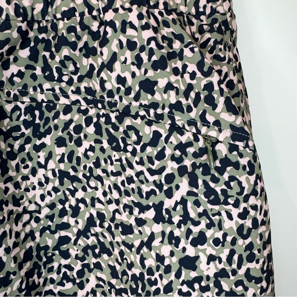 Chico's‎ Zenergy Skort - Black Tan Green Animal Print - Size 1.5 / US 10 - EUC - Picture 2 of 10